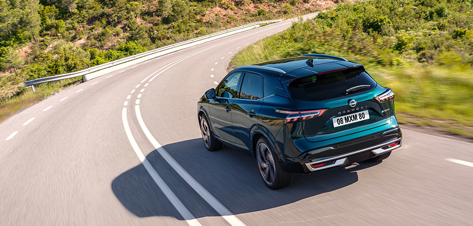 Nissan-Qashqai25_3-4_back-on-road epower